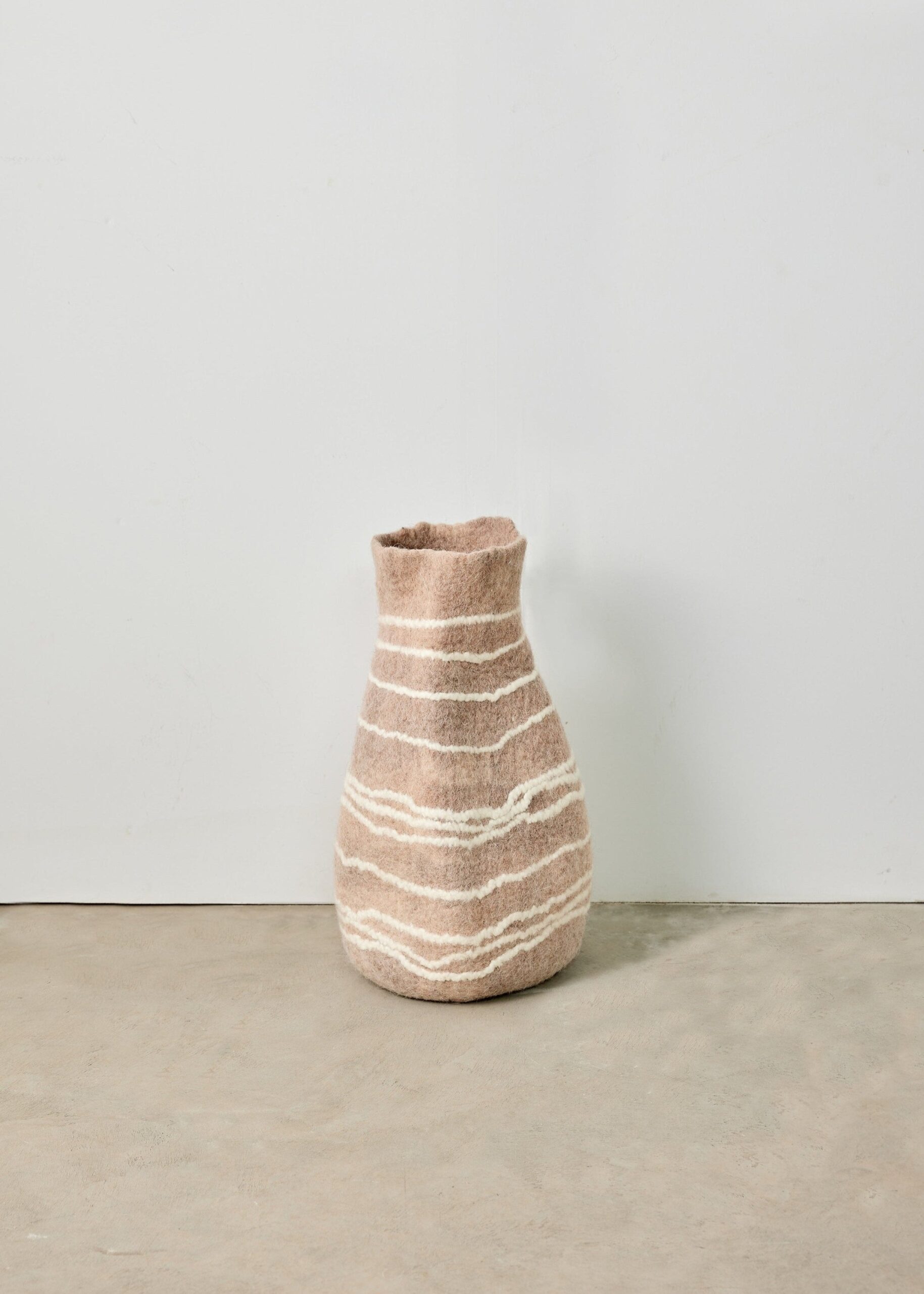 2023_08_25_Kanju12347.jpg Tribal Lines Dusty Rose Pink Wool Gourd Basket - Image 1