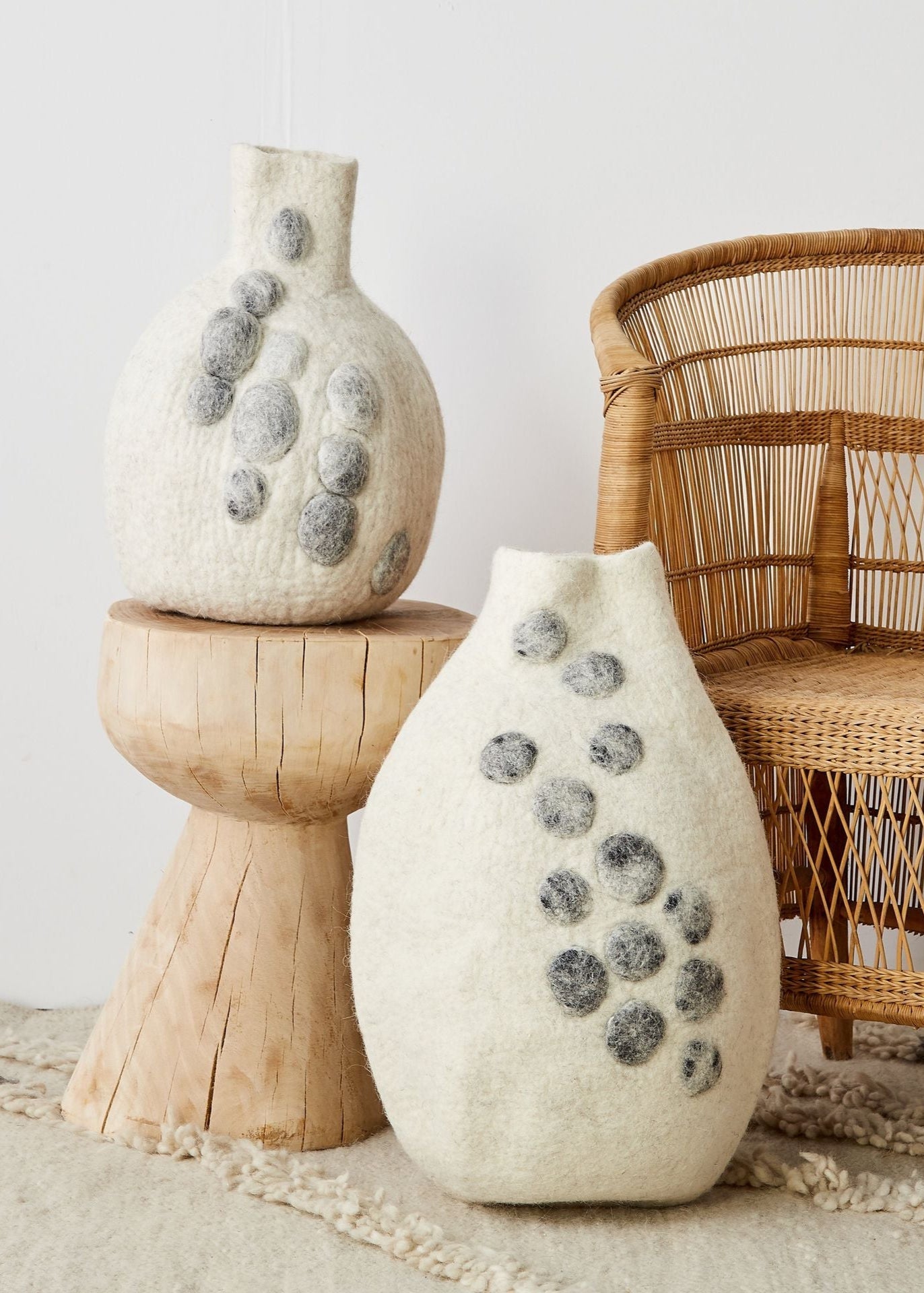 f83463059167199313ff6383c0e317e3.jpg Pebble Hand-Felted Wool Gourd Basket - Image 1